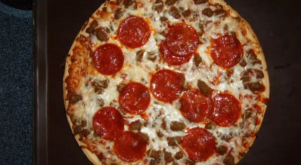 Jak upiec mrożoną pizzę, aby uniknąć najczęstszych błędów?