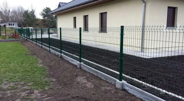 Ile kosztuje budowa ogrodzenia panelowego? Poznaj ceny i konkretne przykłady