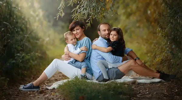 Ile kosztuje sesja zdjęciowa rodzinna? Ceny i pakiety, które zaskoczą