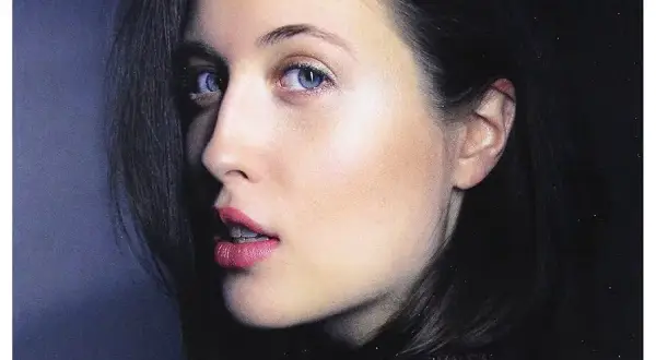 Alice Merton No Roots: Pełny tekst i znaczenie popularnej piosenki
