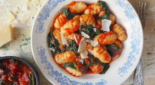 Gnocchi z jakim sosem? Proste i pyszne pomysły na idealne połączenia smaków