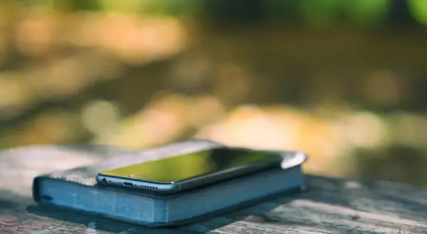 Czy zasięg zależy od telefonu? Jak urządzenie wpływa na sygnał