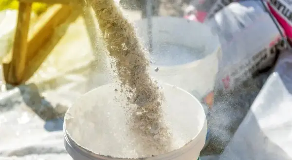 Jaki piasek na tynki? Wybierz najlepszy materiał do plasterków