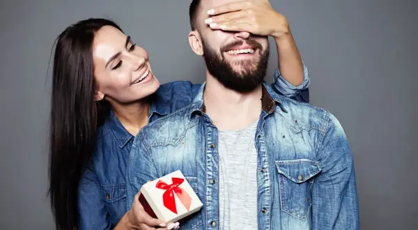 Co facetowi na walentynki? 10 wyjątkowych pomysłów na prezent
