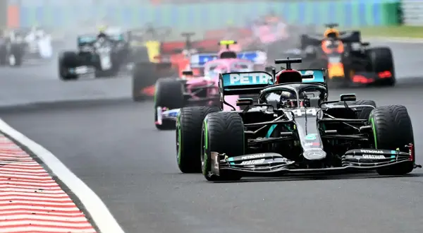 Przewodnik po Formule 1: jak obstawiać wyścigi samochodowe