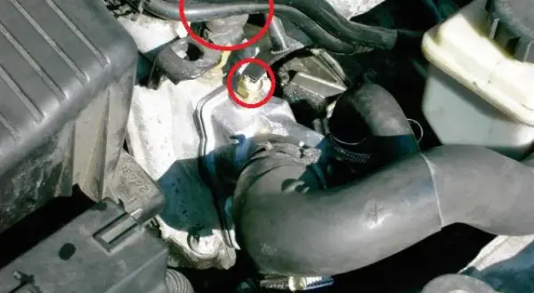 Lokalizacja czujnika temperatury silnika Opel Zafira - poradnik
