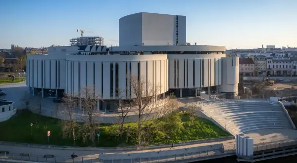Opera Nova Bydgoszcz ile miejsc - poznaj pojemność sal i udogodnienia