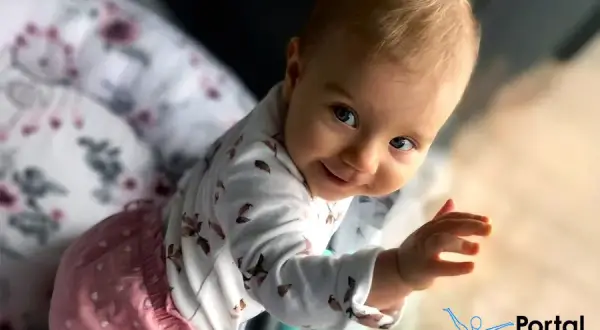 Kiedy dziecko zaczyna się uśmiechać? Etapy i znaczenie uśmiechu.