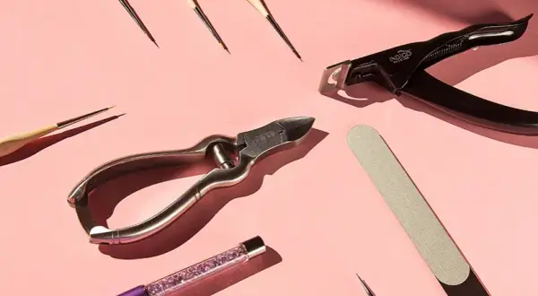 Jak prawidłowo dezynfekować narzędzia do manicure i uniknąć błędów w higienie