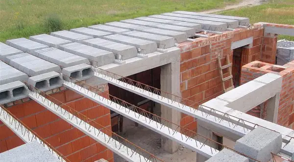Ile kosztuje zmiana stropu w projekcie? Kluczowe informacje i porady