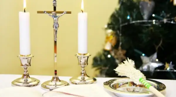 Jak podziękować księdzu za kolędę w sposób, który go wzruszy