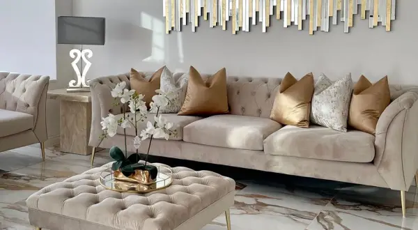 Styl glamour co to znaczy i jak wprowadza luksus do wnętrz