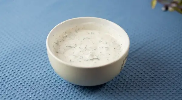 Ingrédients essentiels pour une sauce César délicieuse et authentique