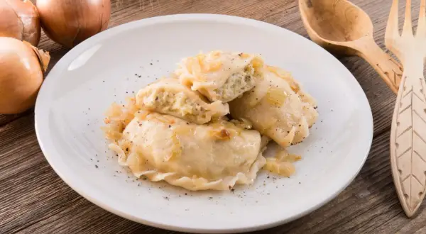 Ile kalorii ma pierogi z serem? Zaskakujące fakty o kaloryczności
