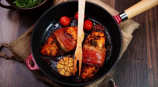 Ile smażyć filet z kurczaka, aby nie był suchy i smakował idealnie