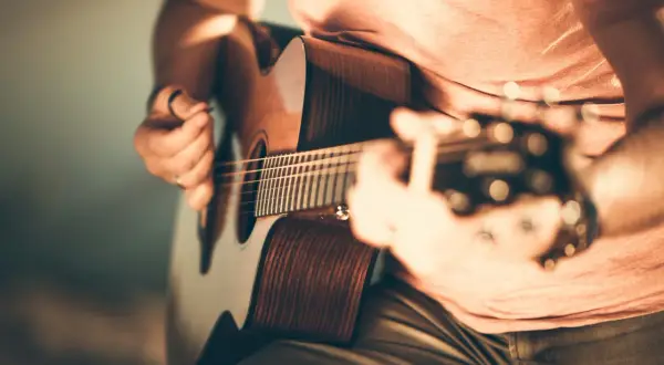 Gitara z drugiej ręki: Jak znaleźć skarb, a nie kłopot? Poradnik kupującego