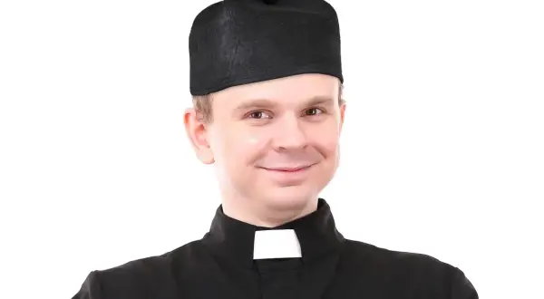 Jak się nazywa czapka księdza? Poznaj tajemnice biretu i jego historię