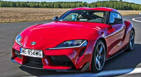 Nowa Supra: Czy ten sportowy model jest wart swojej wysokiej ceny?