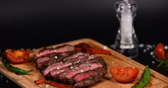 Jaka wołowina na stek? Odkryj najlepsze kawałki dla idealnego smaku