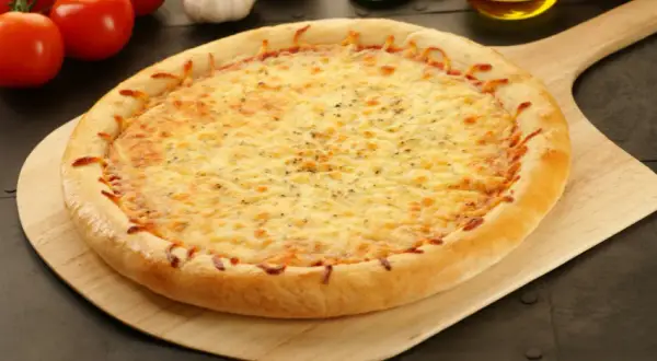 Pizza bianca co to? Poznaj sekrety pysznej białej pizzy
