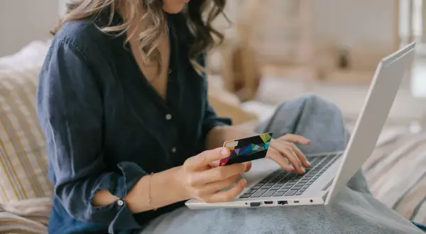 Bezpieczne platformy rozrywkowe online – przewodnik