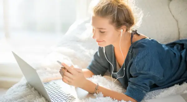 Odkrywanie muzyki cyfrowo: streaming, playlisty i aplikacje dla każdego gustu
