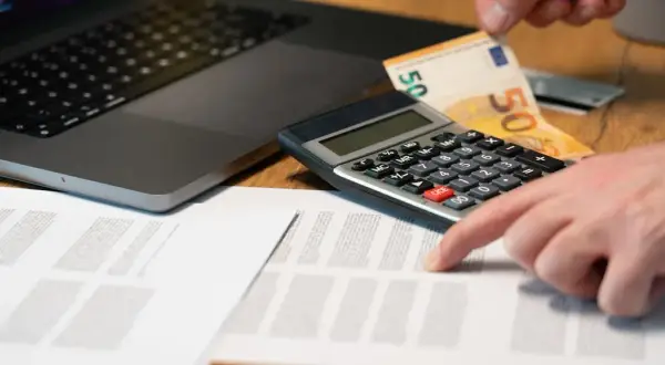 VAT w transakcjach zagranicznych: co trzeba wiedzieć przy imporcie, eksporcie, WDT i WNT