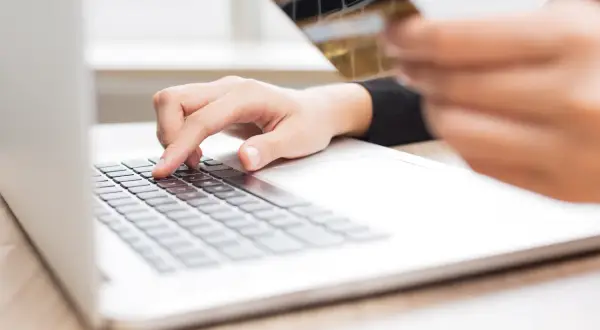 Jakie są najlepsze metody bankowe dla szybkich wypłat online?