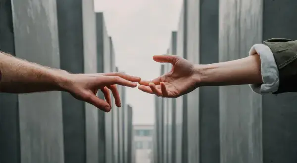 Jak nie czuć bólu psychicznego: skuteczne strategie na emocjonalny ból