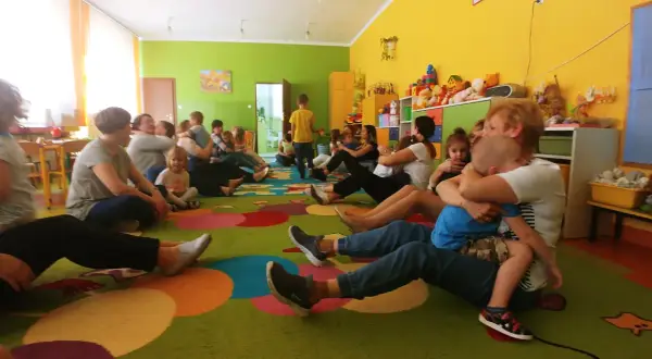 Najlepsze zabawy dla dzieci i rodziców w szkole – integracja i radość dla każdego