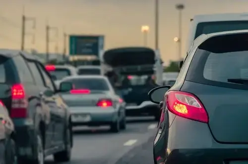 Autostrada co to? Poznaj kluczowe cechy i zasady ruchu drogowego