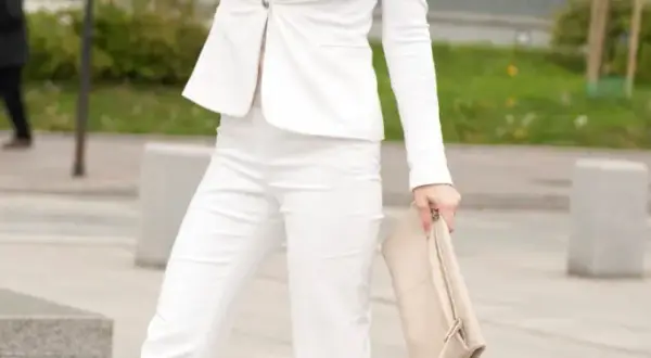 Jak wybrać idealny outfit na komunię dla dziecka i gości – porady i trendy