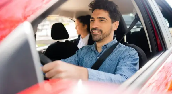 Ile można zarobić jako kierowca Ubera? Fakty, które musisz znać