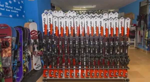 Alquiler esquís San Isidro: Mejores precios y opciones disponibles