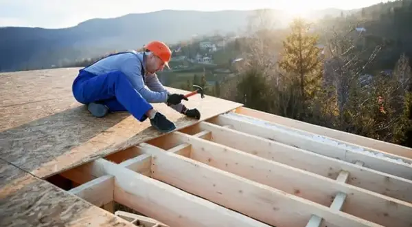 Czym najlepiej pokryć dach z płyty OSB? Porównanie materiałów i praktyczne porady