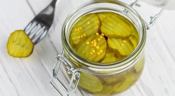 Jak zrobić ogórki w curry - prosty przepis na pyszny dodatek