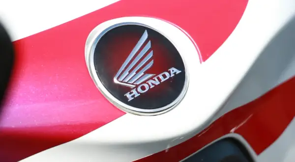 Honda skąd pochodzi? Poznaj zaskakującą historię tej marki