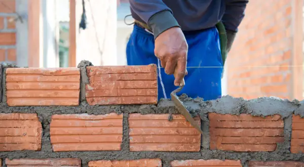 Jakie są zaprawy budowlane i jak wybrać najlepszą dla siebie?