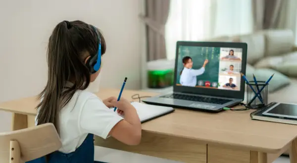 Czy nauczanie zdalne jest dobre? Analiza zalet i wad edukacji online
