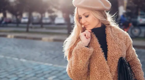 Stylizacje z płaszczem miś – 6 pomysłów na modny look na każdą okazję