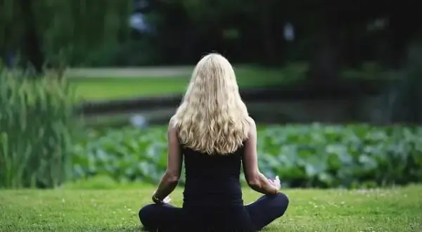 Jak zacząć medytację mindfulness i uniknąć frustracji w praktyce