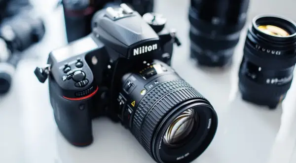 Historia aparatu Nikon D70: Kluczowe cechy i opinie użytkowników