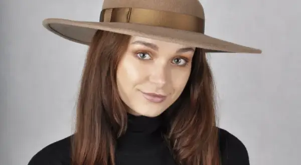 Stylowe inspiracje na każdą okazję z kapeluszem fedora damskim
