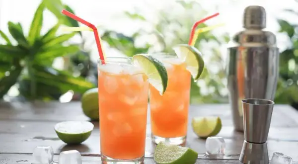 Najlepsze drinki ze spritem, które zaskoczą Twoich gości