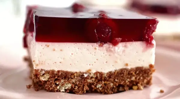Przepis na ciasto filadelfia z serkiem mascarpone, które zaskoczy gości