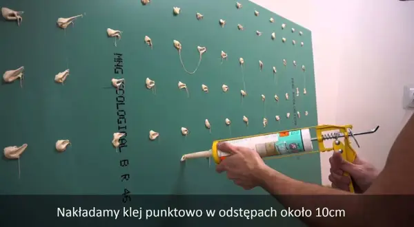 Jak przykleić lustro bez ryzyka odpadnięcia - sprawdź skuteczne metody