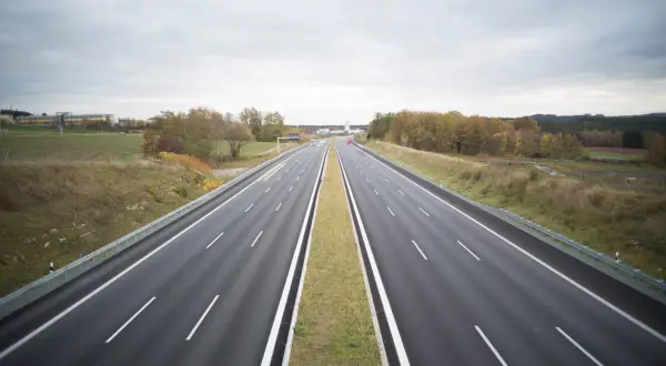 Gdzie kupić bilet na autostradę i uniknąć problemów podczas podróży