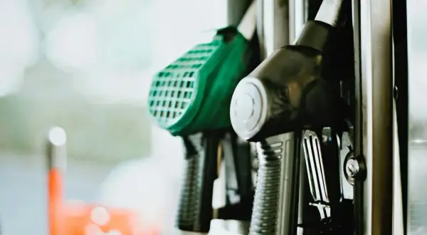 Diesel – co to za paliwo i jakie ma właściwości oraz zastosowania?