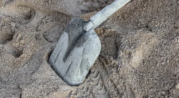 Jaki piasek do cementu? wybierz najlepszy rodzaj dla trwałych zapraw