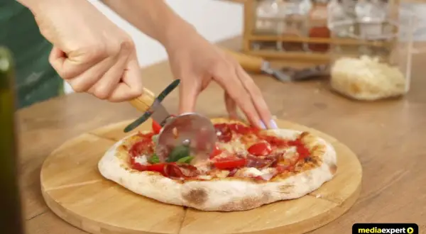 Ile piec pizze na kamieniu? Odkryj idealny czas pieczenia dla każdej grubości ciasta
